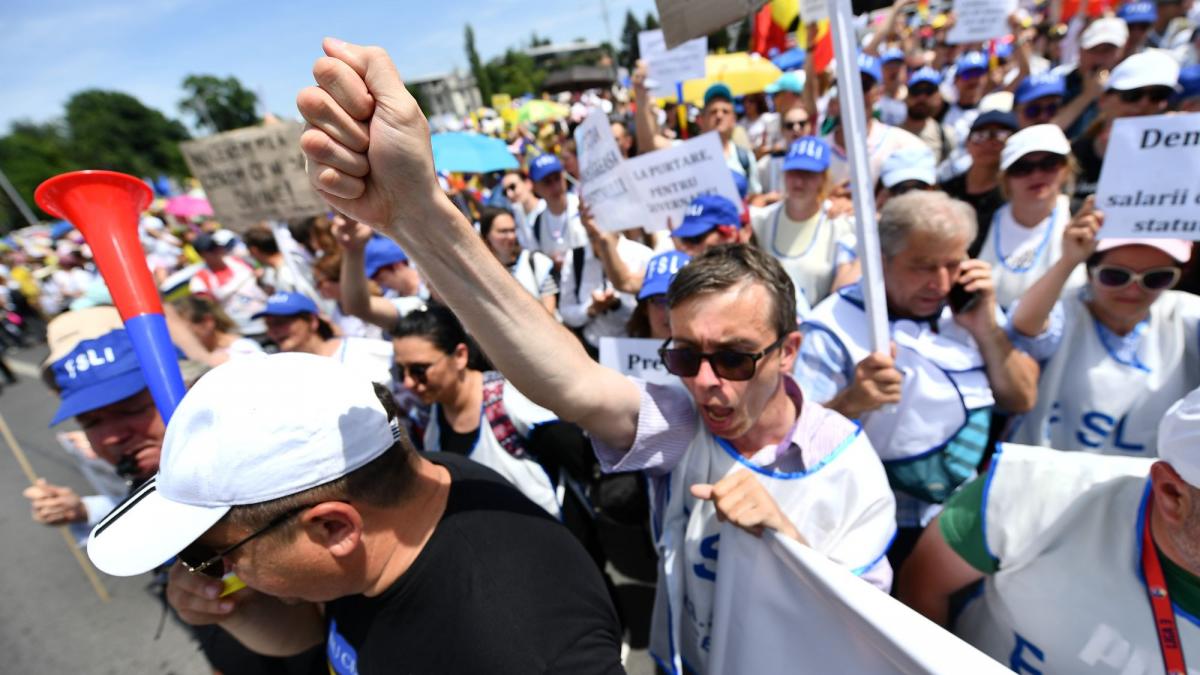 Lista neagra a angajatilor Guvernului protestatari