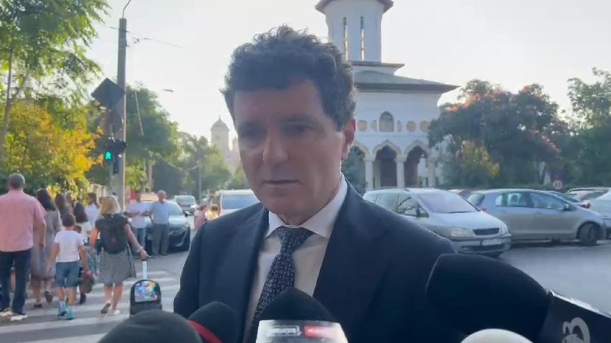 Nicusor Dan sia dus fetita la scoala astazi