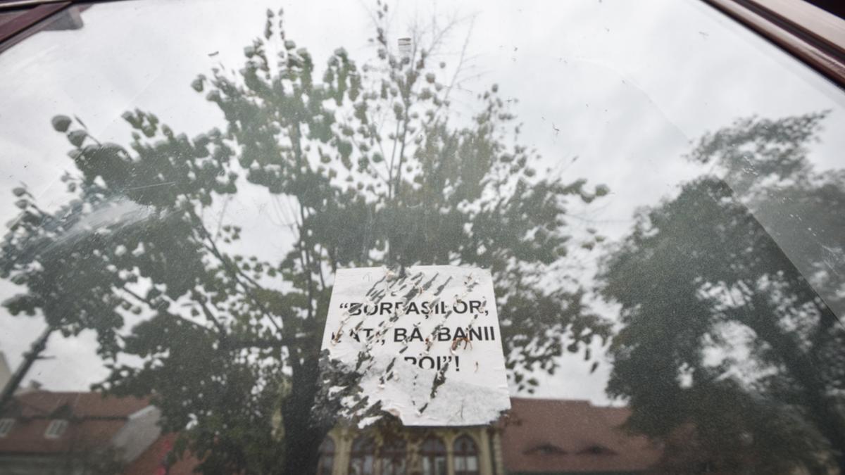 Sibienii i au lasat mesaje lui Iohannis pe casa ANAF Borfasilor dati banii inapoi Fiscul ce spune