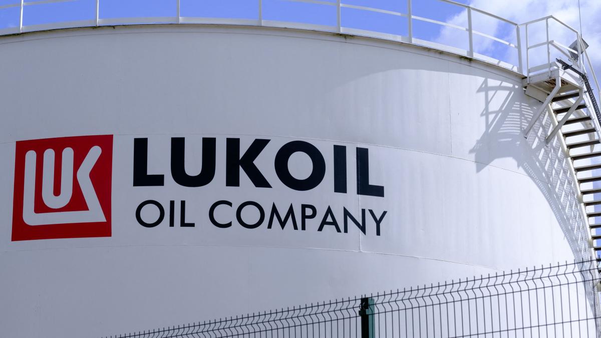 Bogdan Ivan Trei companii vor sa cumpere activele Lukoil in Romania