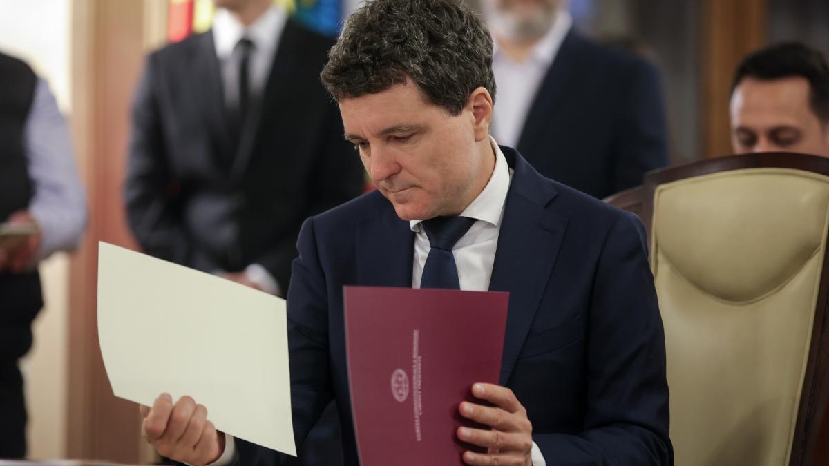 CCR ii da dreptate lui Nicusor Dan privind legea neconstitutionala