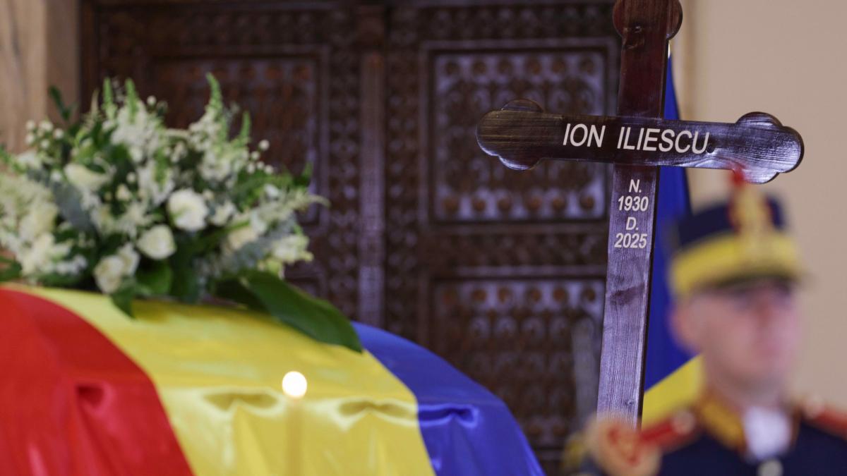 Guvernul a cheltuit 27.000 euro pentru funeraliile lui Iliescu