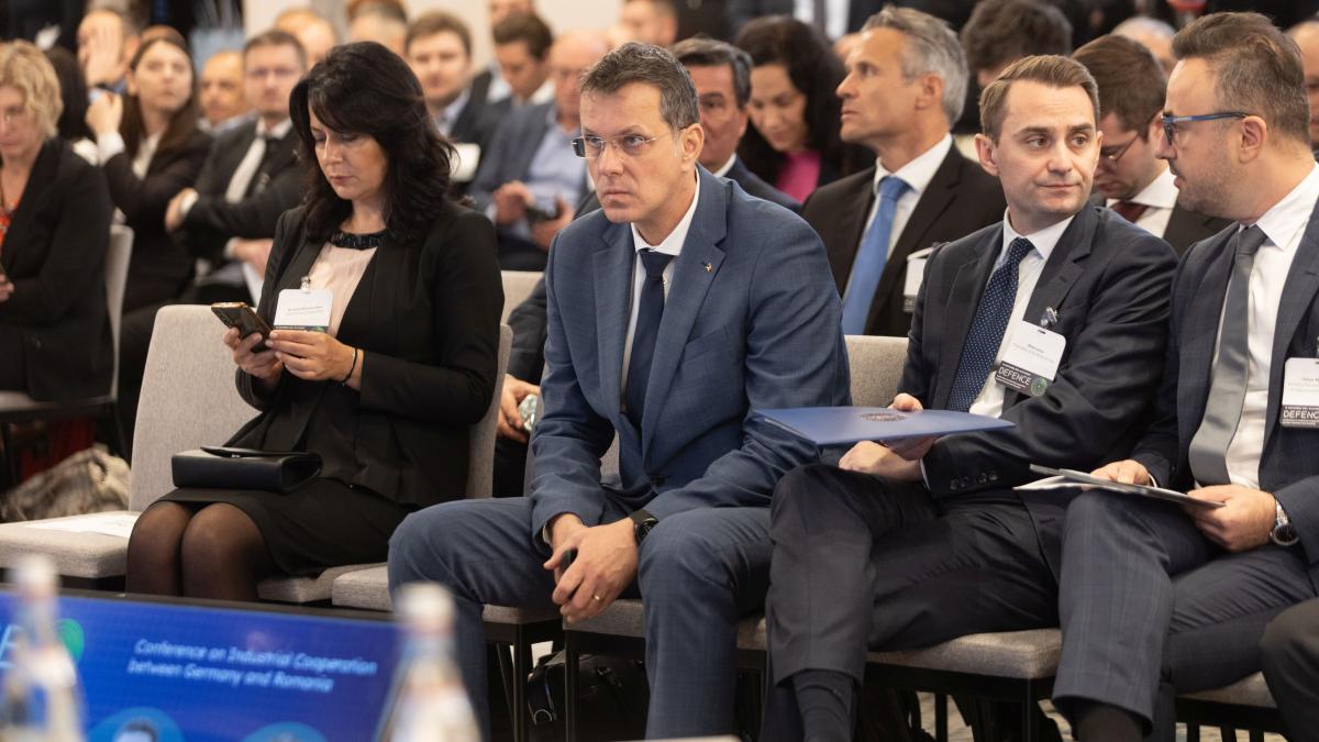 Mosneanu isi publica diploma de licenta dupa ce universitatea afirma ca nu a fost student