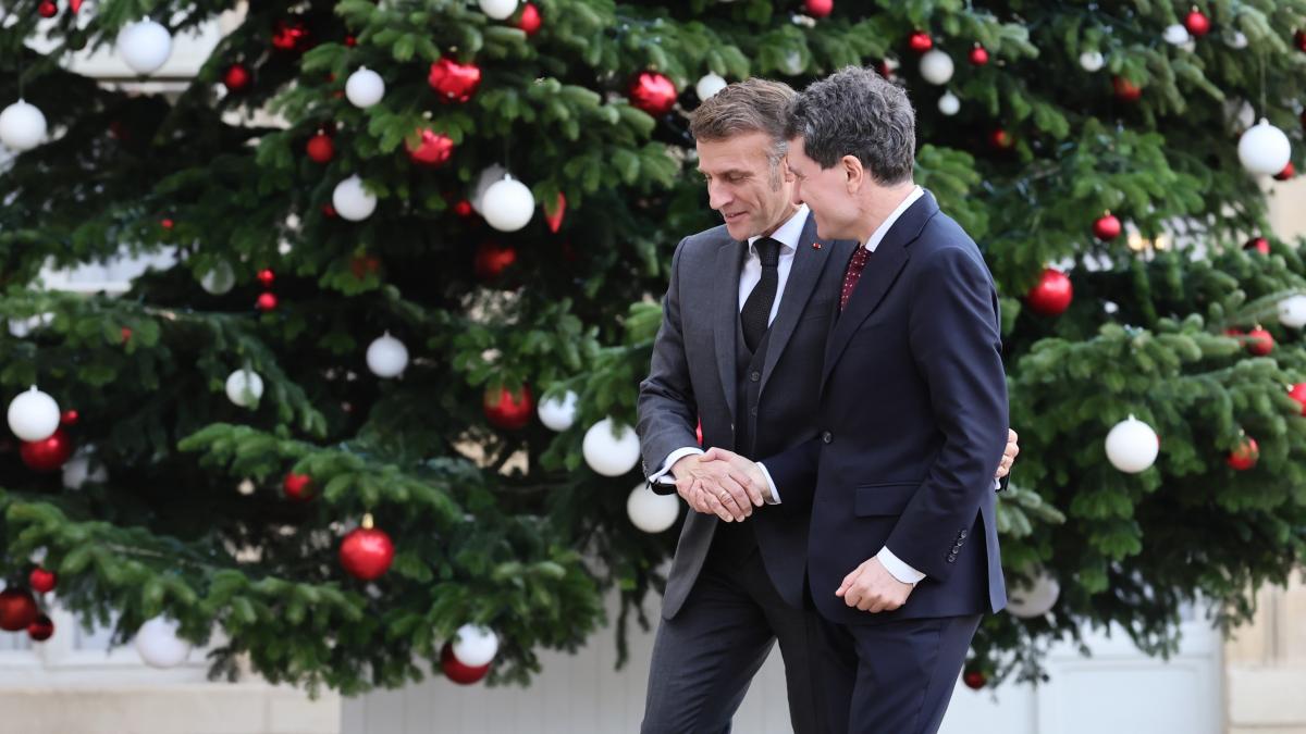 Nicusar Dan l a invitat pe Macron in Romania