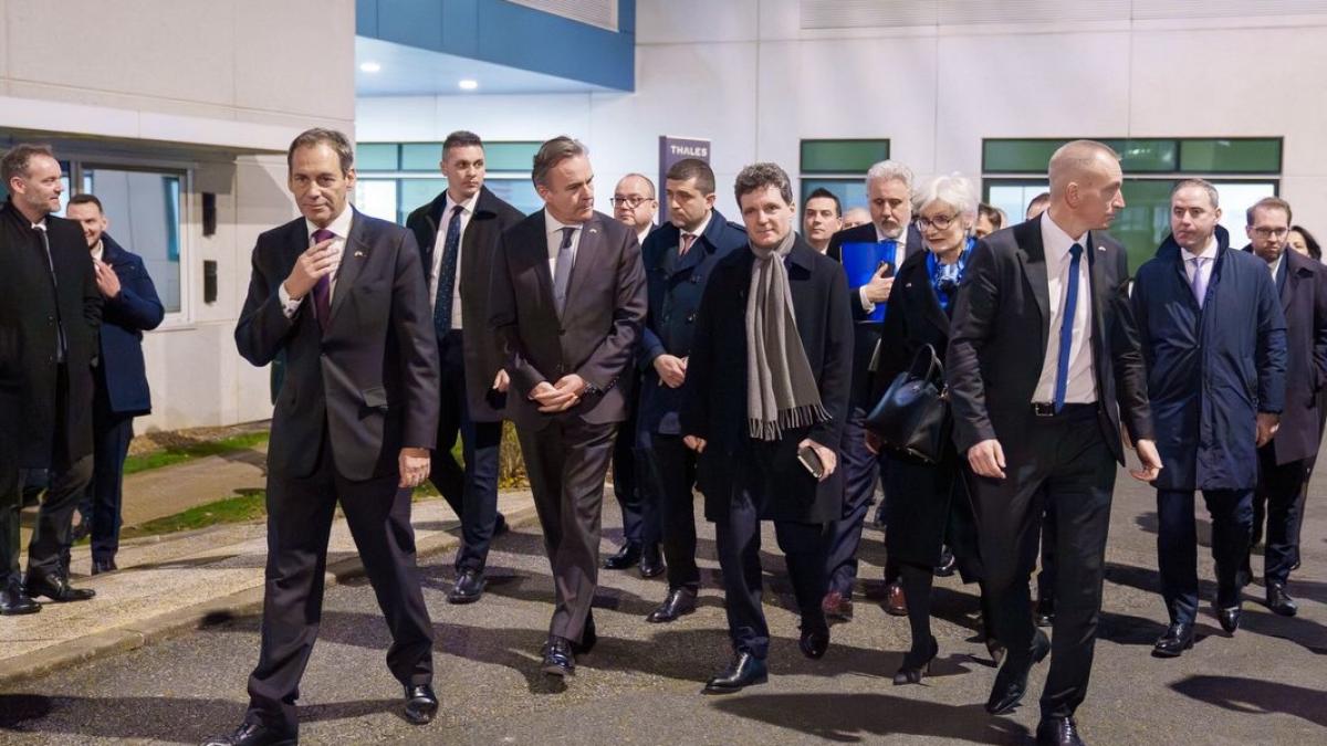 Nicuser Dan s a intalnit in Franta cu industria de aparare