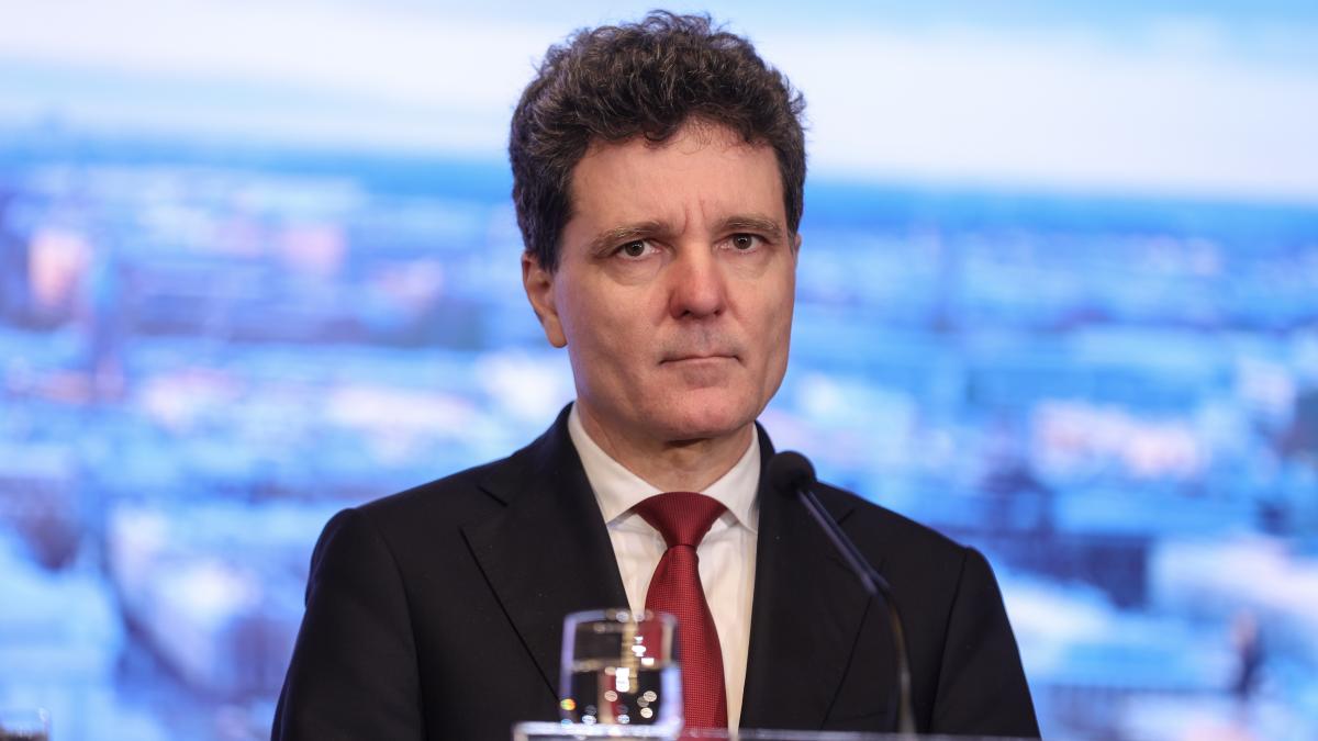 Nicushor Dan critica Coalitia Patru partide se ataca niciunul nu vorbeste de Opozitie