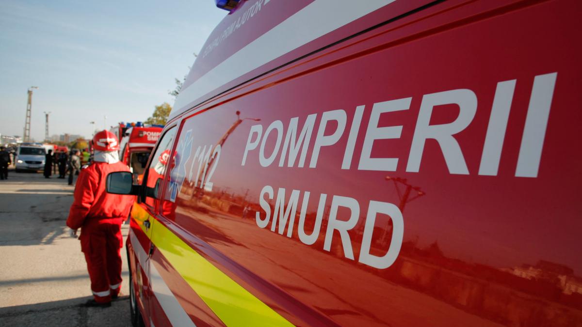 Opt persoane duse la spital dupa un incendiu