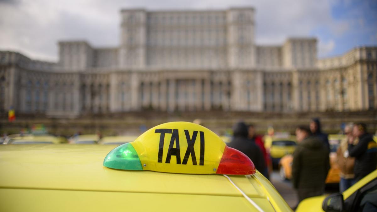 Taximetristi din Bucuresti arestati pentru furt