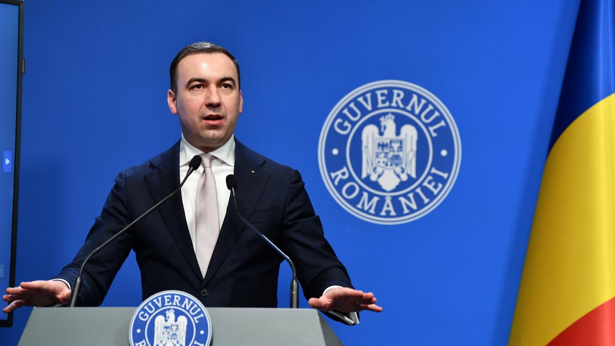 Bogdan Ivan afirma ca Guvernul analizeaza 5 scenarii pentru a mentine pretul carburantilor sub 10