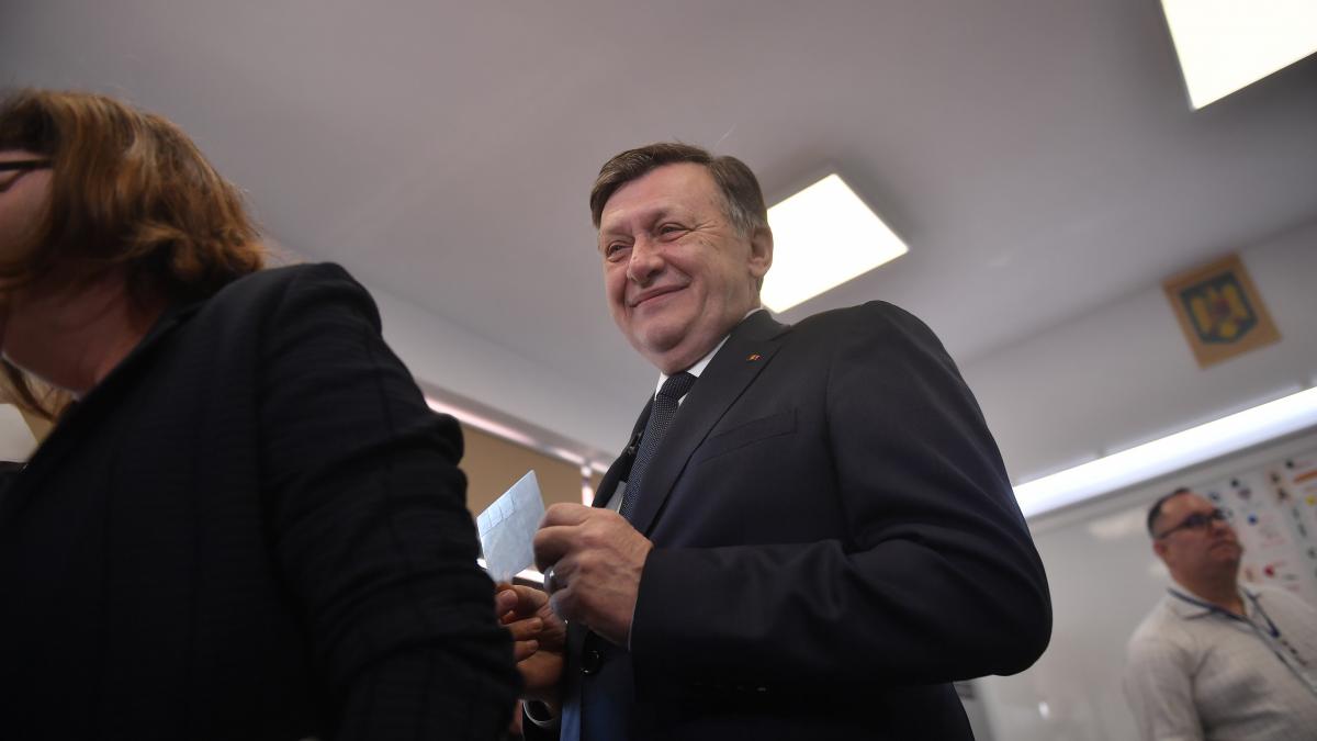 Crin Antonescu il critica pe Ilie Bolojan E userist din proprie vointa si cu placere