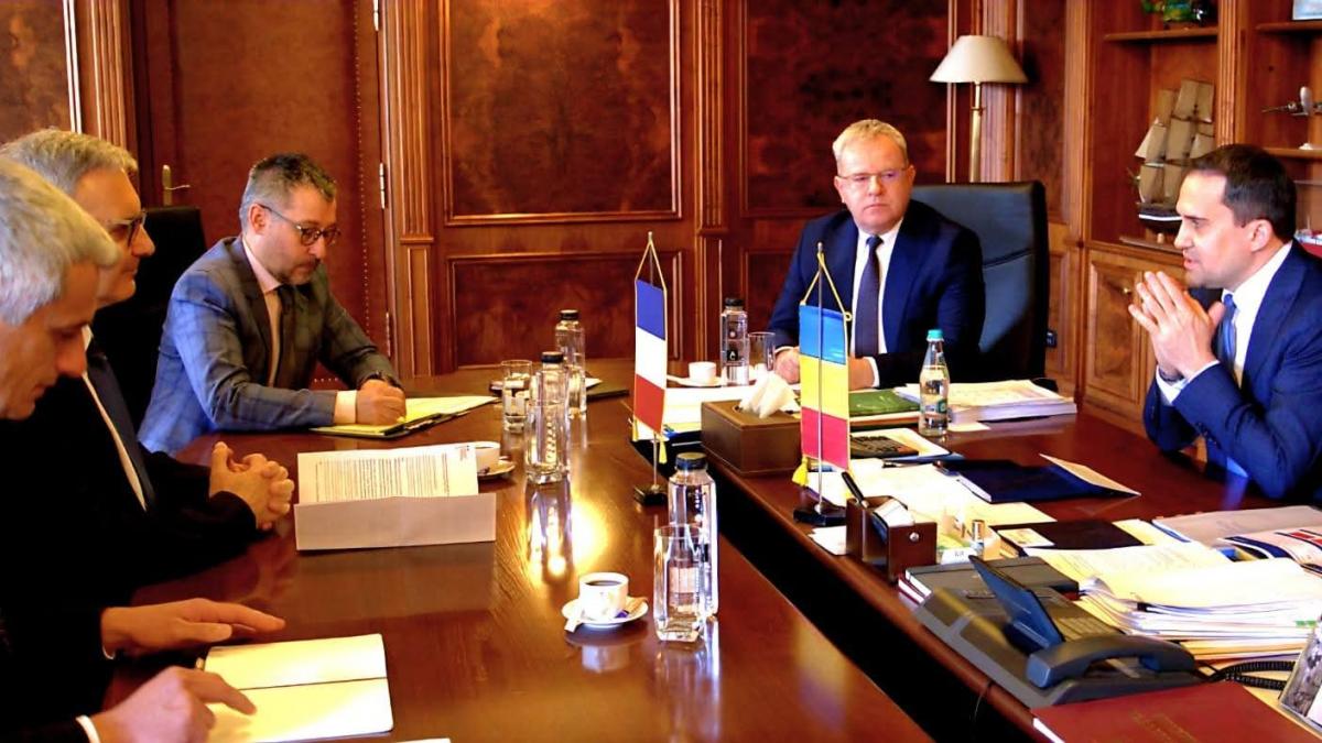 Ministrul Transporturilor intalniri cu ambasadorul Frantei referitoare la investitiile bazate pe pozitia