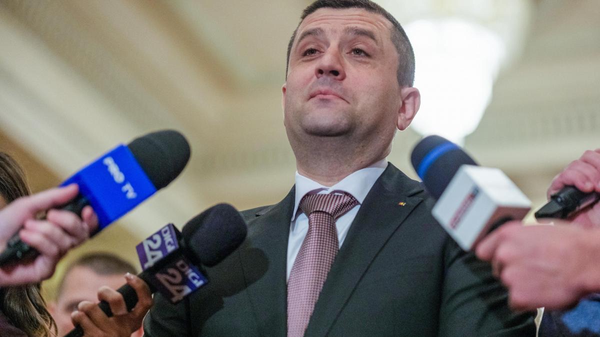 Radu Miruta Trei avioane militare americane au decolat din Bucuresti insa nu sunt sigur daca sau alimentat