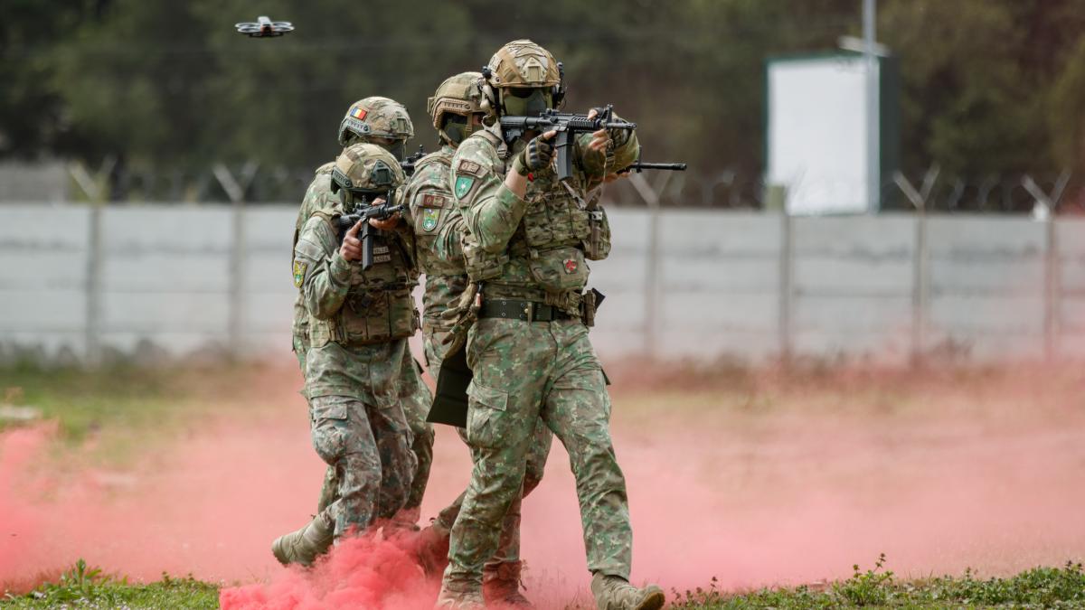 Radu Miruta a anuntat ca soldatii romani au fost retarsi din Irak NATO s a ocupat de evacuare