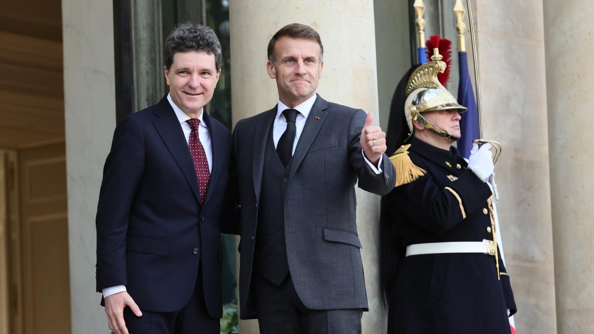 Surse Romania studiaza de mai mult timp propunerea lui Macron de a se subordona umbrelei nucleare a
