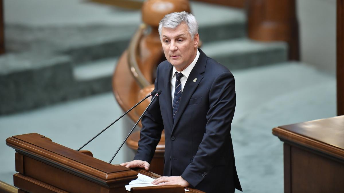 Zamfir Trei secretari generali adjuncti la Senat in loc de doi Situatia trebuie corectata 1