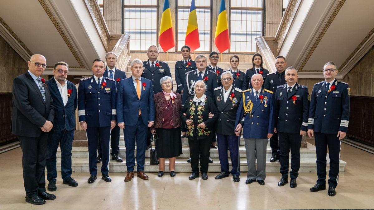 Catalin Predoiu a acordat diplome de recunoastere a meritelor cu ocazia Zilei Veteranilor de Razboi Sunt o