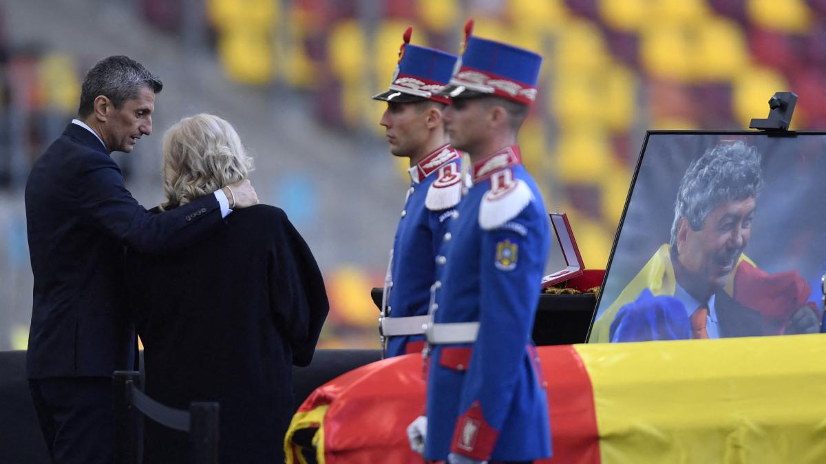 Motivul pentru care Nicusor Dan nu a mers la catafalcul lui Mircea Lucescu Nu am vrut sa duc intr o