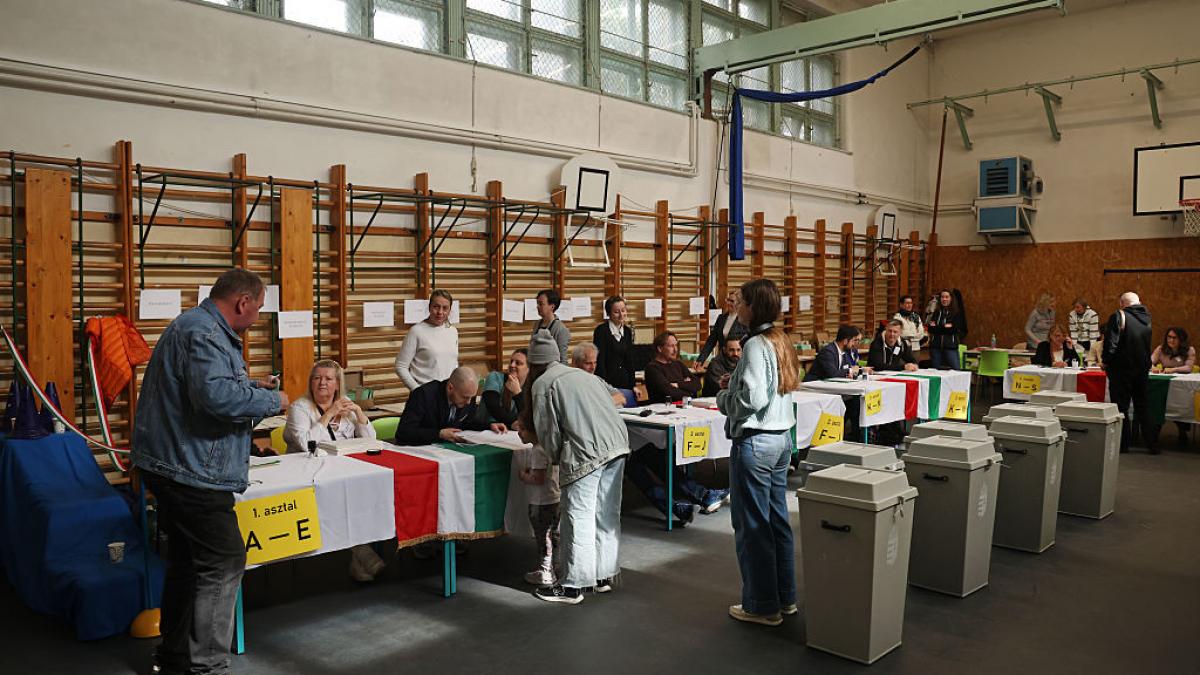 Un politician roman relateaza ce a observat la alegerile din Ungaria Am ramas dinozaurii care