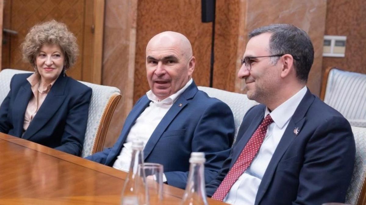 Bolojan o susține din nou pe Oana Gheorghiu și afirmă că “nu observă” niciun conflict de interese... 2 Bolojan o sustine din nou pe Oana Gheorghiu si afirma ca nu observa niciun conflict de interese