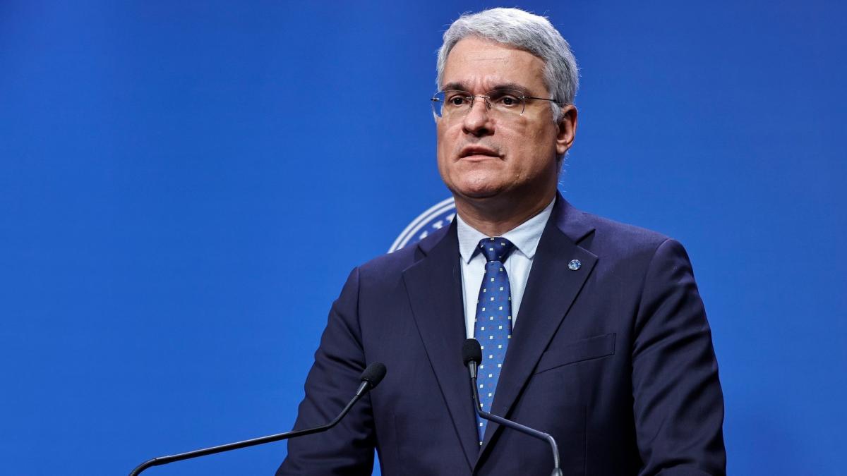 Dragos Pislaru de 1 mai Munca merita respect si nici o munca cinstita nu este o rusine