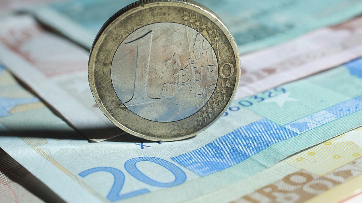 Nazare afirma ca cresterea cursului euro este cauzata de motiunea de cenzura Nu sunt excluse efecte
