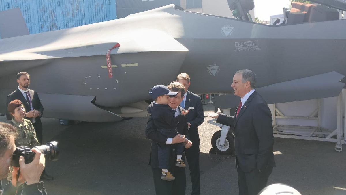 Nicustor Dan si a ales fiul la expozitia internationala de tehnologii militare BSDA 2026
