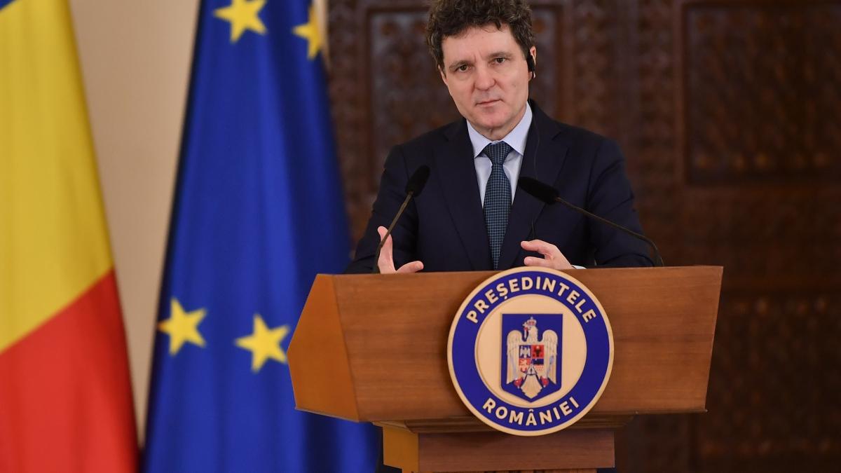 prima zi de concediu medical va fi platita in anumite conditii nicusor dan a semnat legea