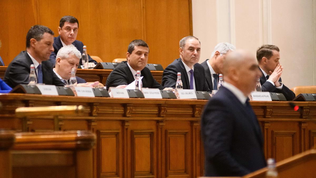 sens dupa motiunea de cenzura bolojan a commis multe greseli a luat de la saraci de la mame de la