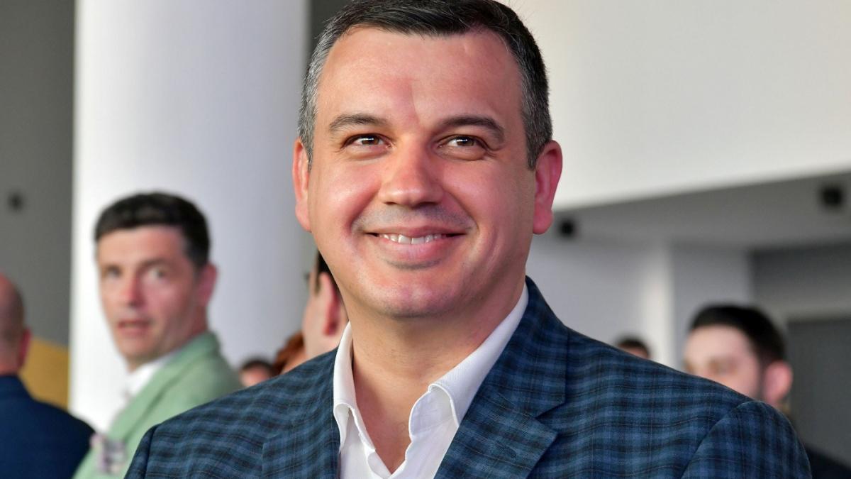 Ce avere are premierul desemnat Eugen Tomac de tine doua locuinte dar niciuna in Romania