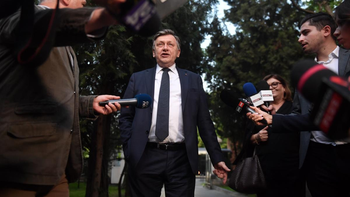 Crin Antonescu, despre conflictul dintre Bolojan și Ilie Nicușor: Acest război se desfășoară pe un teritoriu... 2 Crin Antonescu despre conflictul dintre Bolojan si Ilie Nicusor Acest razboi se desfasoara pe un teritoriu