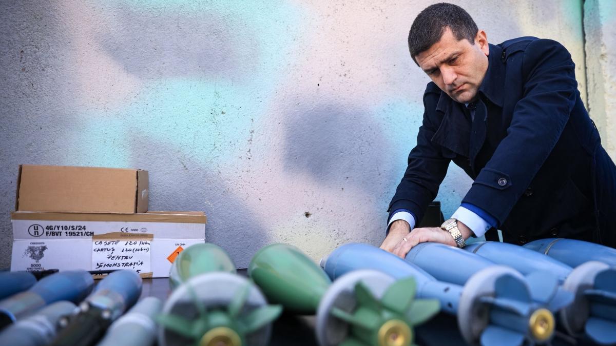 Ministrul Apărării: Românii pot avea cu siguranță încredere în Armata României. Militarii... 2 Ministrul Apararii Romanii pot avea cu siguranta incredere in Armata Romaniei Militarii