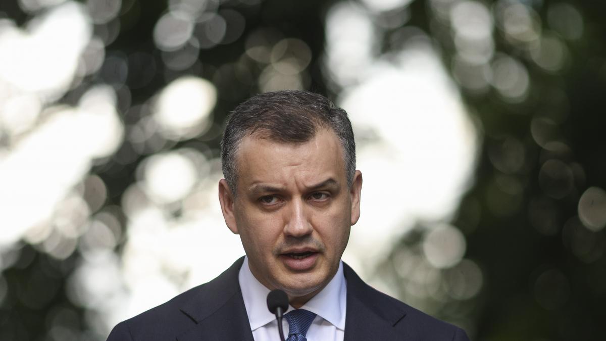 Tomac il critica pe Bolojan Nu poti sa ti cladesti o cariera solida pe angajamente care astazi sunt