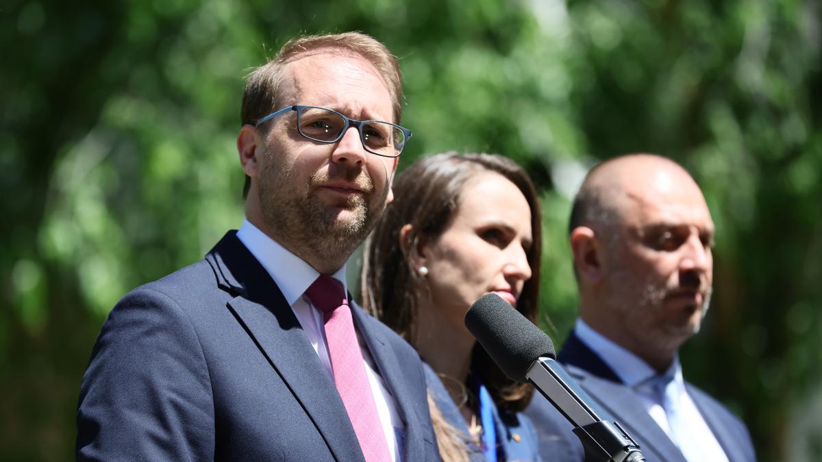USR dorește coaliție de guvernare cu PNL și UDMR sau alegeri anticipate. Fritz: „Criza este una politică, soluția..." 3 USR doreste coalitie de guvernare cu PNL si UDMR sau alegeri anticipeze Fritz Criza este una politica solutia