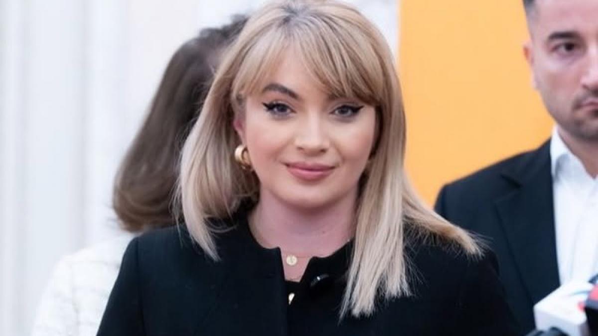 avocata aur silvia uscov a demisionat din partid aceasta il acuza pe simion ca alege varianta