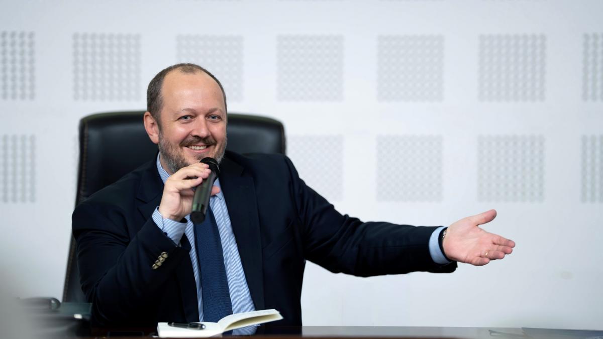 prima demisie din guvernul tomac adrian papahagi se retrage nu doresc sa fiu implicat intr un conflict