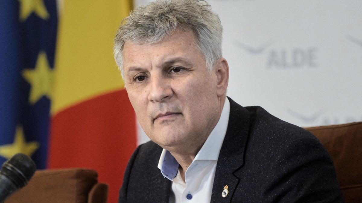 Daniel Zamfir o acuza pe Buzoianu ca darama terase in mijlocul sezonului estival Inainte de inceperea