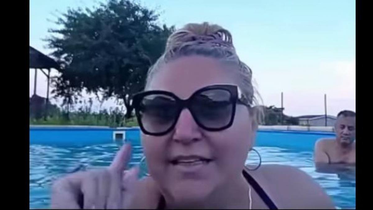 Diana Șoșoacă a intervenit în direct într-o emisiune, din piscină. Mesaj plin de dezinformări:... 2 Diana Sosoaca a intervenit in direct intr o emisiune din piscina Mesaj plin de dezinformari