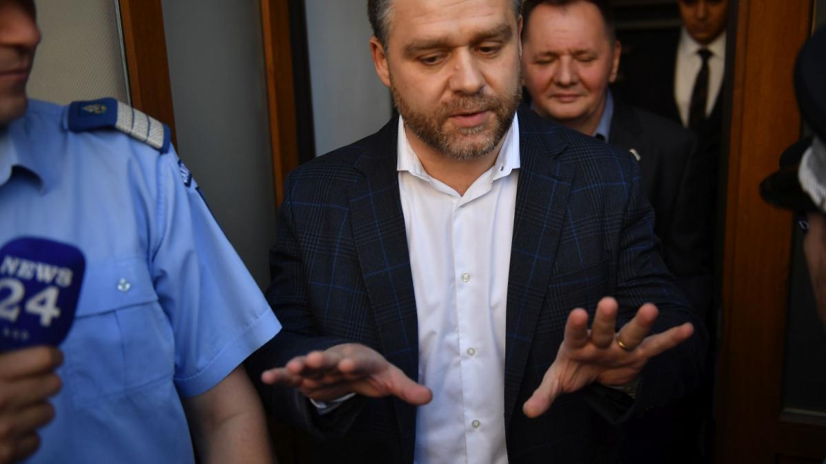 Grindeanu stabilește condiții pentru Codul urbanismului: Autorizațiile de construire să nu fie transferate la... 4 Grindeanu stabileste conditii pentru Codul urbanismului Autorizatiile de construire sa nu fie transferate la