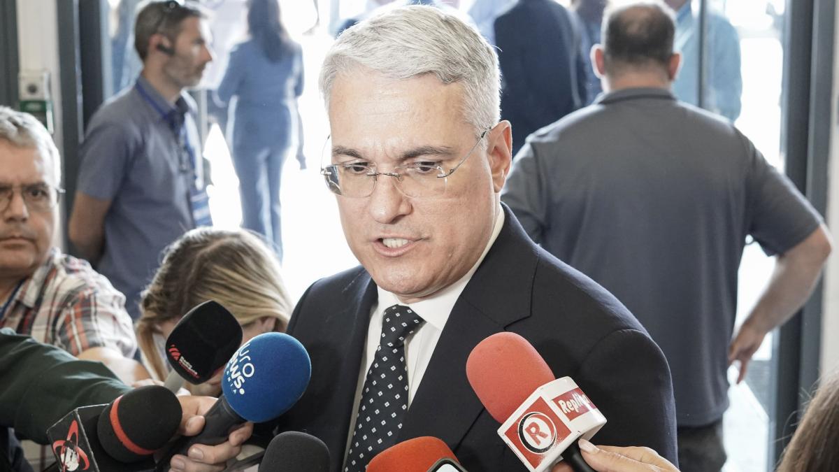 Guvernul depune recurs după ce Legea salarizării a fost blocată la Curtea de Apel. Pîslaru: "Ieri nu am fost... 2 Guvernul depune recurs dupa ce Legea salarizarii a fost blocata la Curtea de Apel Pislaru Ieri nu am fost