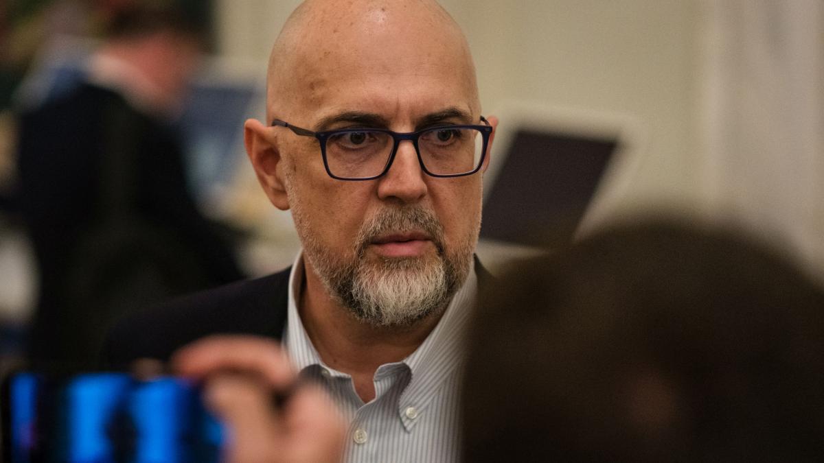 Kelemen Hunor afirmă că legea salarizării se află într-o formă care „nu poate fi prezentată în Parlament”:... 2 Kelemen Hunor afirma ca legea salarizarii se afla intr o forma care nu poate fi prezentata in Parlament