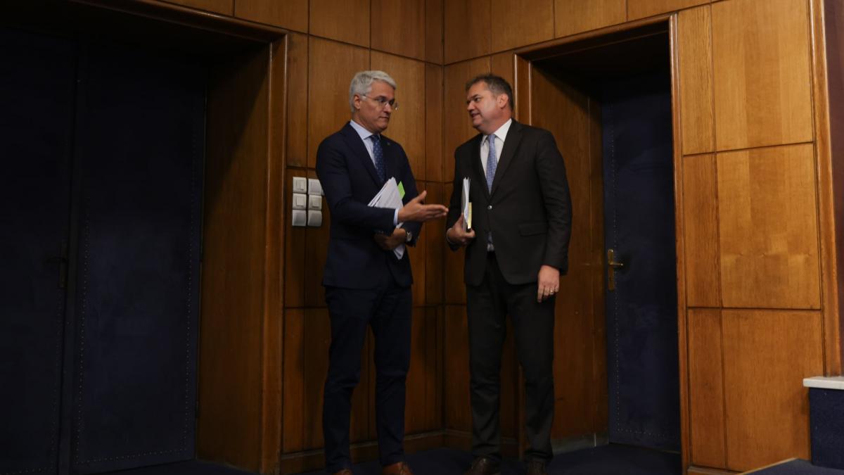 Legea salarizării propusă de Pîslaru a fost anulată de Cseke Attila. Ministerul Sănătății:... 2 Legea salarizarii propusa de Pislaru a fost anulata de Cseke Attila Ministerul Sanatatii