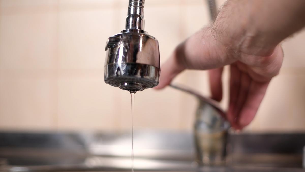 Mai multe cartiere din Azuga și Bușteni au rămas fără apă din cauza creșterii turbidității în... 2 Mai multe cartiere din Azuga si Busteni au ramas fara apa din cauza cresterei turbiditatii in