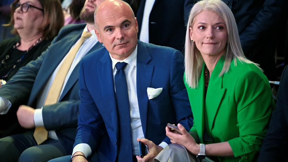 Rareş Bogdan sprijină platforma conservatoare a lui Tişe: „Nu dorim să părăsim PNL, vrem... 4 Rares Bogdan sprijina platforma conservatoare a lui Tise Nu dorim sa parasim PNL vrem