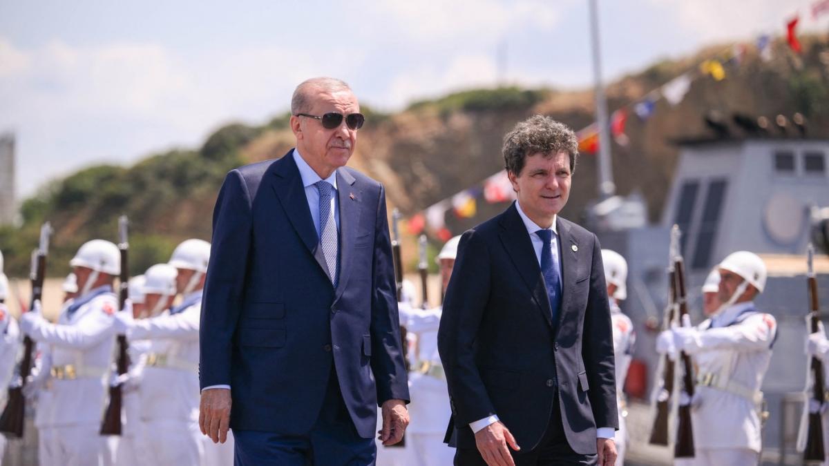 SPP a ridicat pistolul oferit cadou de Nicușor Dan de la Erdogan: „Nu l-am văzut. Mi-au cerut cumva...” 2 SPP a ridicat pistolul oferit cadou de Nicusor Dan de la Erdogan Nu l am vazut Mi au cerut cumva