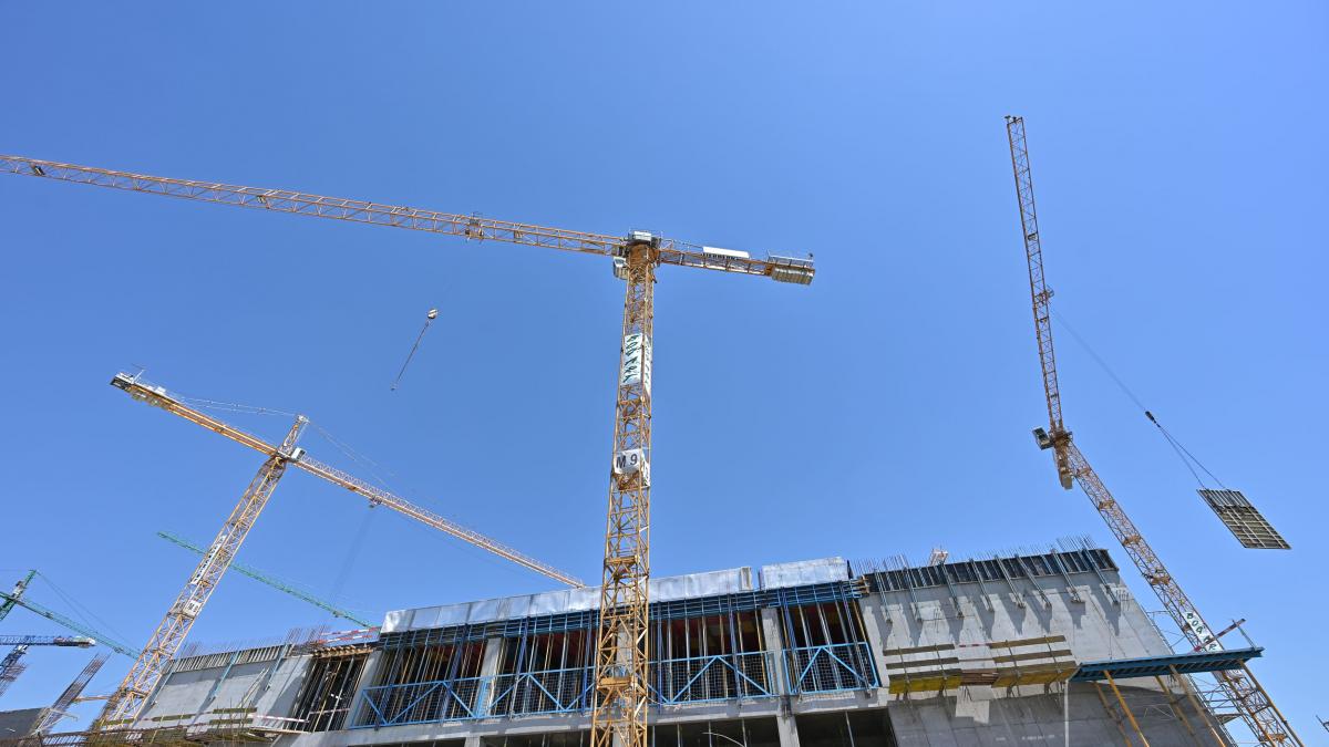 Regulile se modifică pentru cei care doresc să își construiască o casă sau un garaj la țară, dar și... 2 regulile se modifica pentru cei care doresc sa isi construiasca o casa sau un garaj la tara dar si