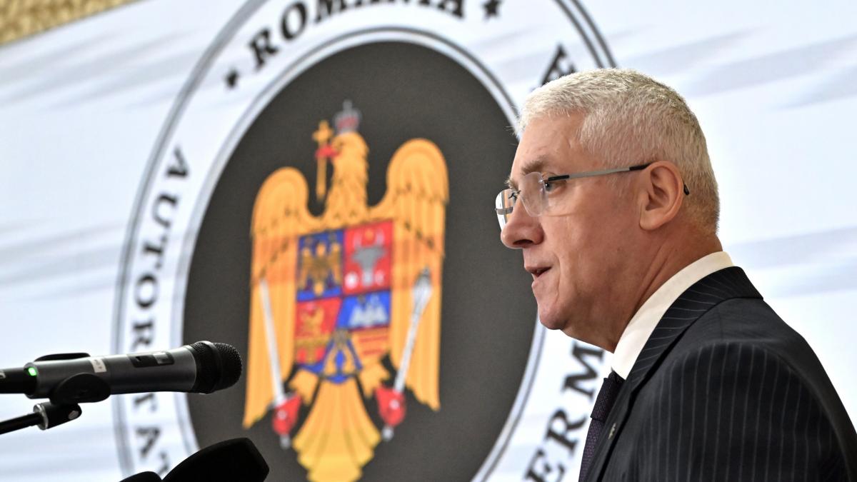 AEP propune o nouă lege privind partidele politice. Numărul de membri fondatori necesari pentru înființarea unui partid crește de la 3 la 100. 4 AEP propune o noua lege privind partidele politice Numarul de membri fondatori necesari pentru infiintarea unui partid creste de la 3 la 100