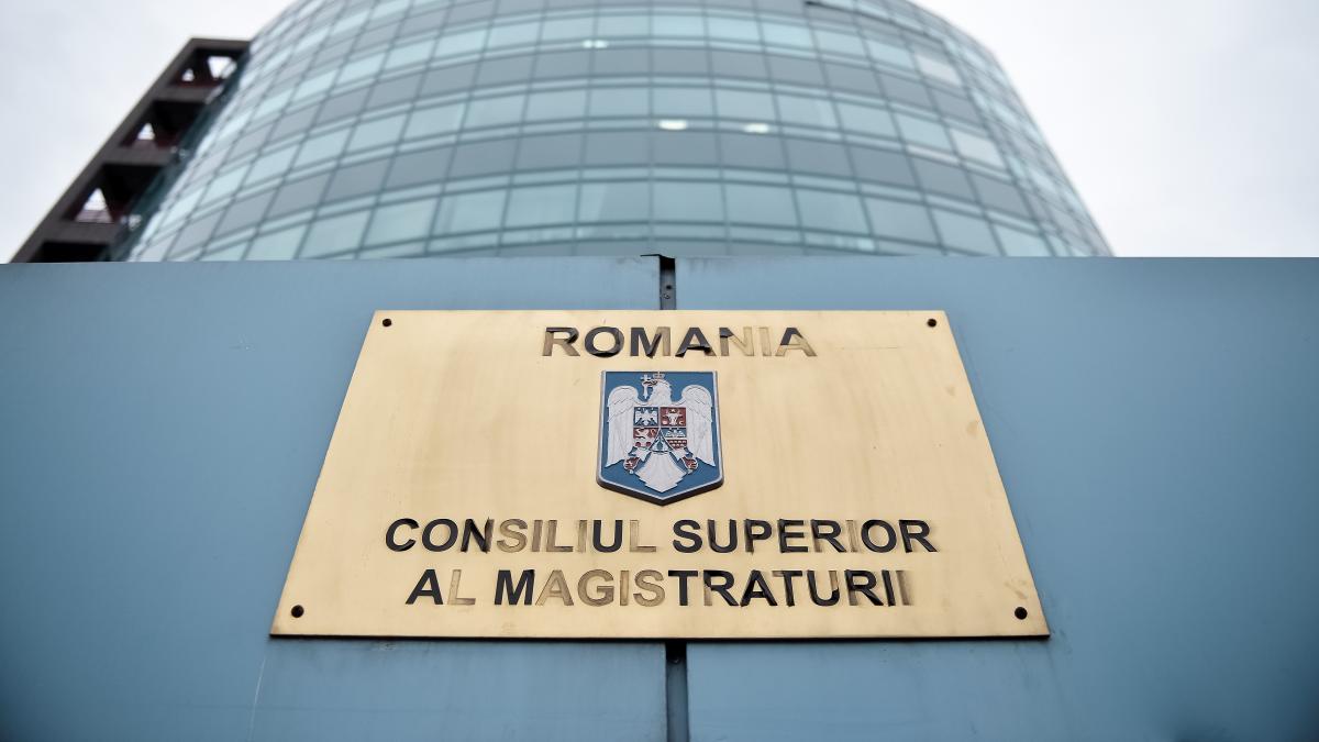 CSM solicita clarificari publice referitoare la intalnirea premierului Bolojan cu presedinta CCR Simina Tanasescu