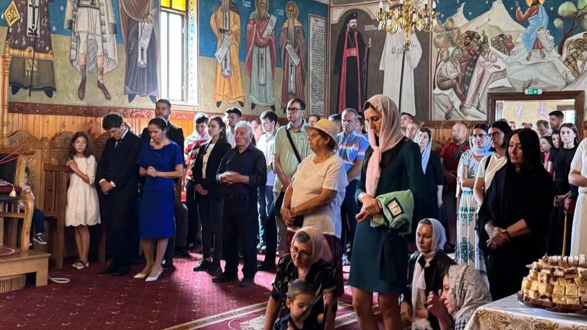 Nicuor Dan a vizitat Manastirea Dejani de Sfanta Maria alaturi de Mirabela Grdinaru si copiii lor