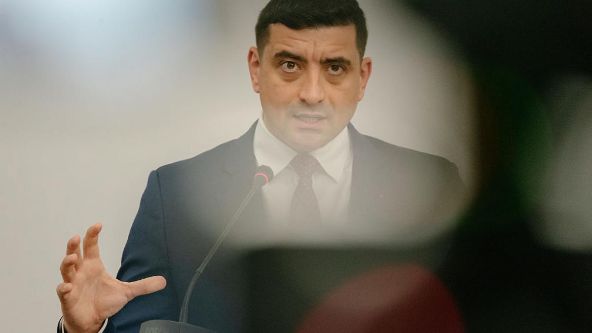 Patru fosti oficiali americani printre care doi ambasadori in Romania solicita Statelor Unite sa ii anuleze viza lui George Simion