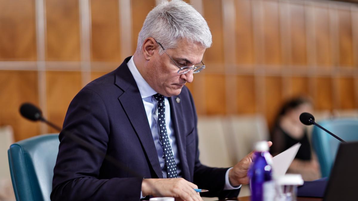 Surse Dragos Pislaru a trimis o noua varianta confidentiala a legii salarizarii la Bruxelles Oficialii Comisiei Europeane nu ar fi de acord cu acesta